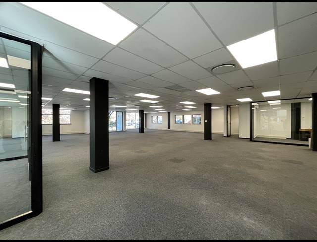 369M² OFFICE TO LET IN BRYANSTON